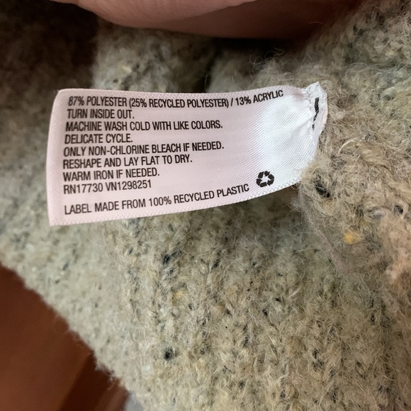 Tan/gray cropped sweater. Size small. Universal Threads - Picture 3 of 5